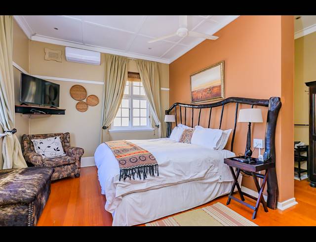 7 BEDROOM HOUSE FOR SALE IN ESSENWOOD